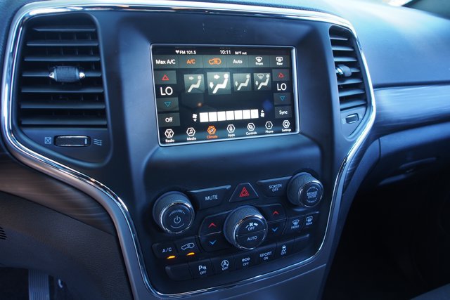 Used 2021 Jeep Grand Cherokee Laredo RWD image 24