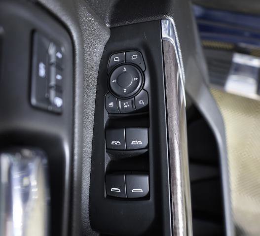 Used 2022 Chevrolet Silverado 3500 LTZ w/ LTZ Convenience Package image 17