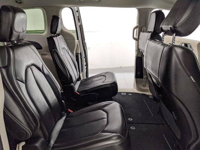 Used 2024 Chrysler Pacifica Touring-L FWD image 21
