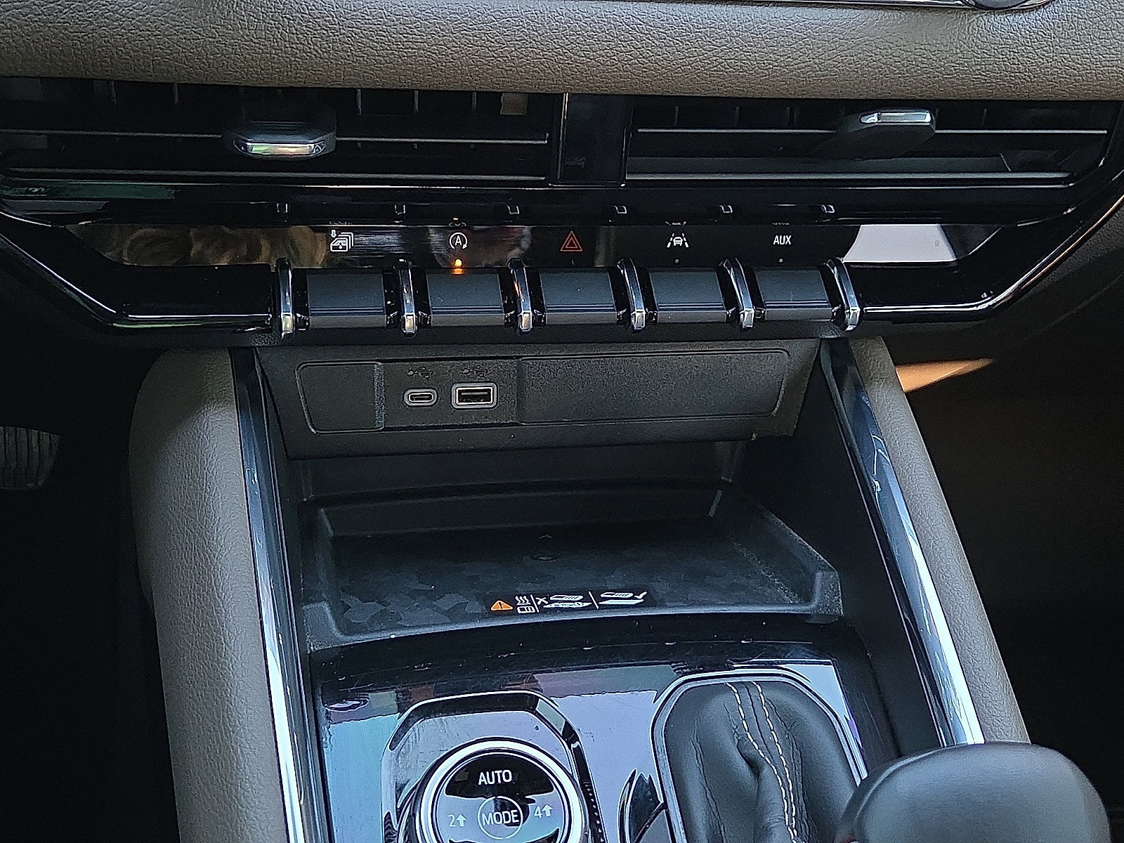 Used 2025 GMC Canyon Denali AWD/4WD image 17