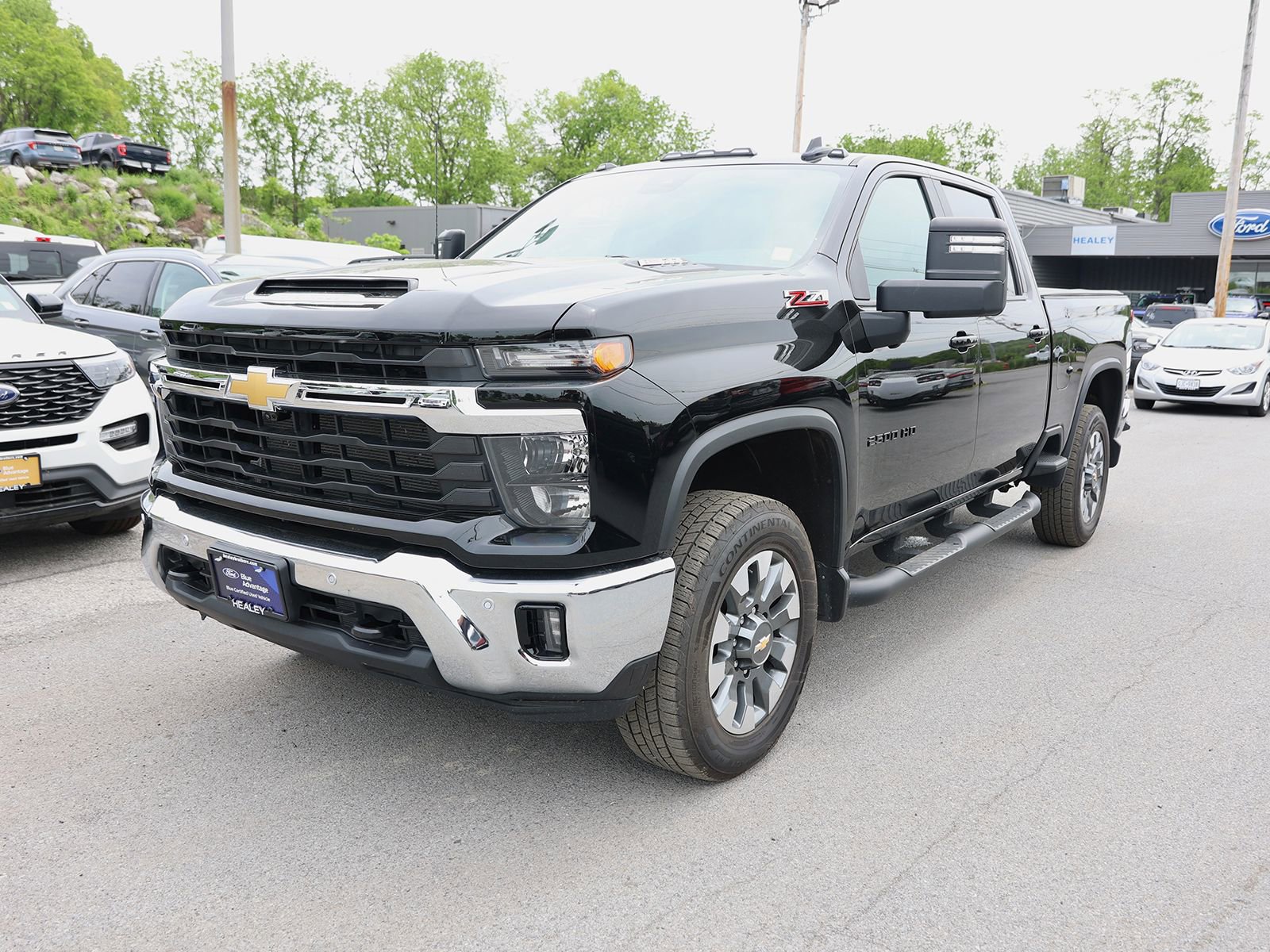 Used 2025 Chevrolet Silverado 2500 LT w/ All Star Edition AWD/4WD image 3
