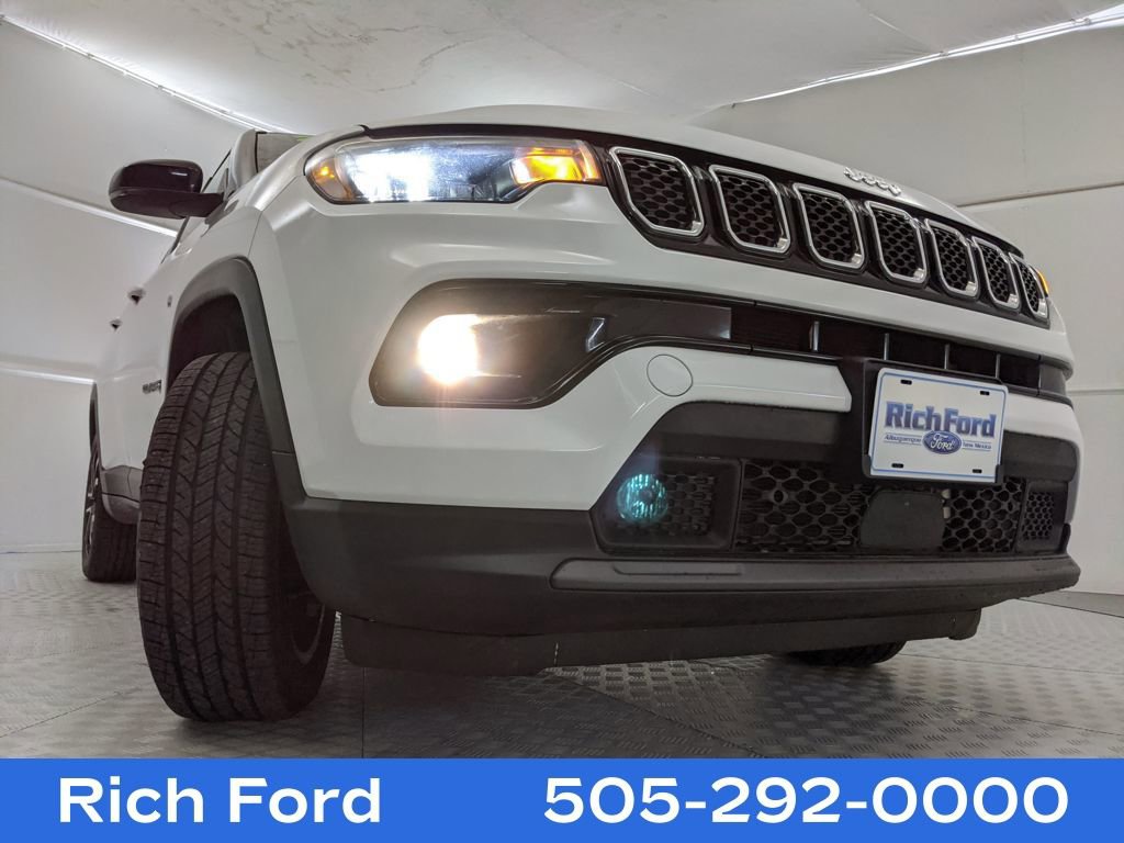 Used 2024 Jeep Compass Limited image 27