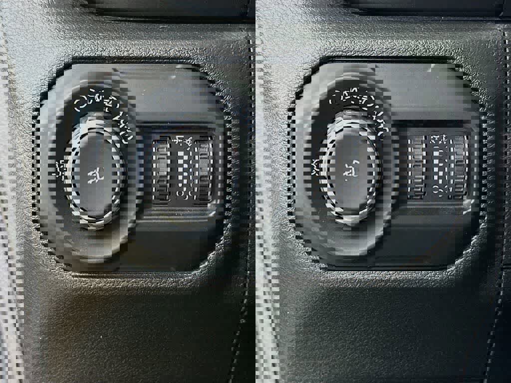 Used 2020 Jeep Wrangler Unlimited Sahara image 26