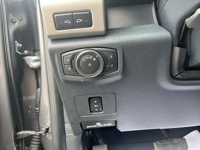 Certified 2022 Ford F350 Lariat w/ Black Appearance Package image 17