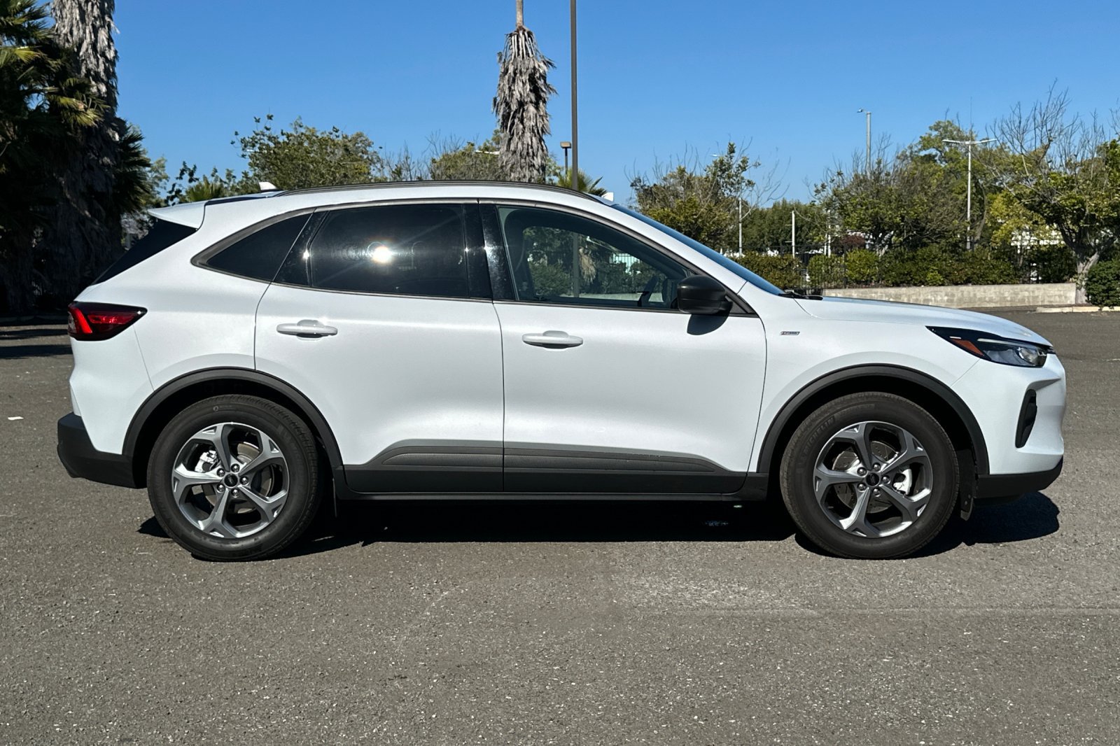 Certified 2025 Ford Escape ST-Line w/ Tech Pack #1 FWD image 2