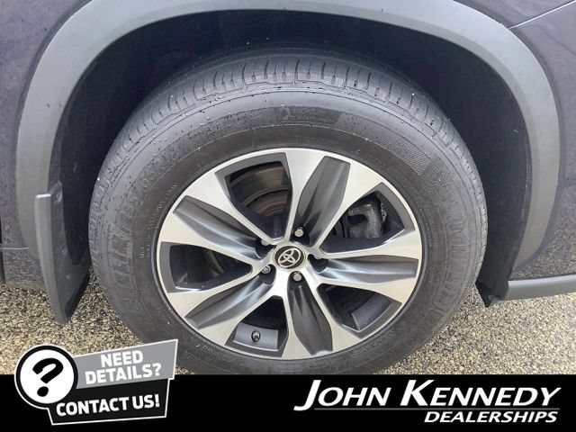 Used 2022 Toyota Highlander XLE AWD/4WD image 40