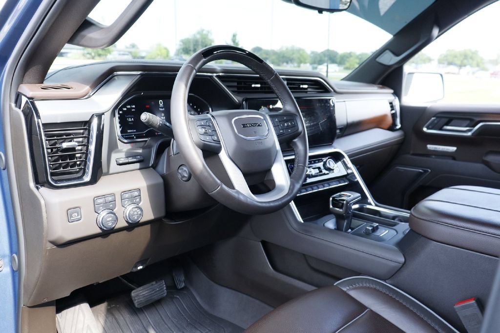Used 2025 GMC Sierra 1500 Denali AWD/4WD image 3