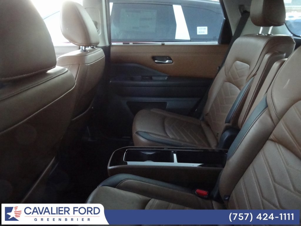 Used 2022 Nissan Pathfinder Platinum w/ Cargo Package image 7