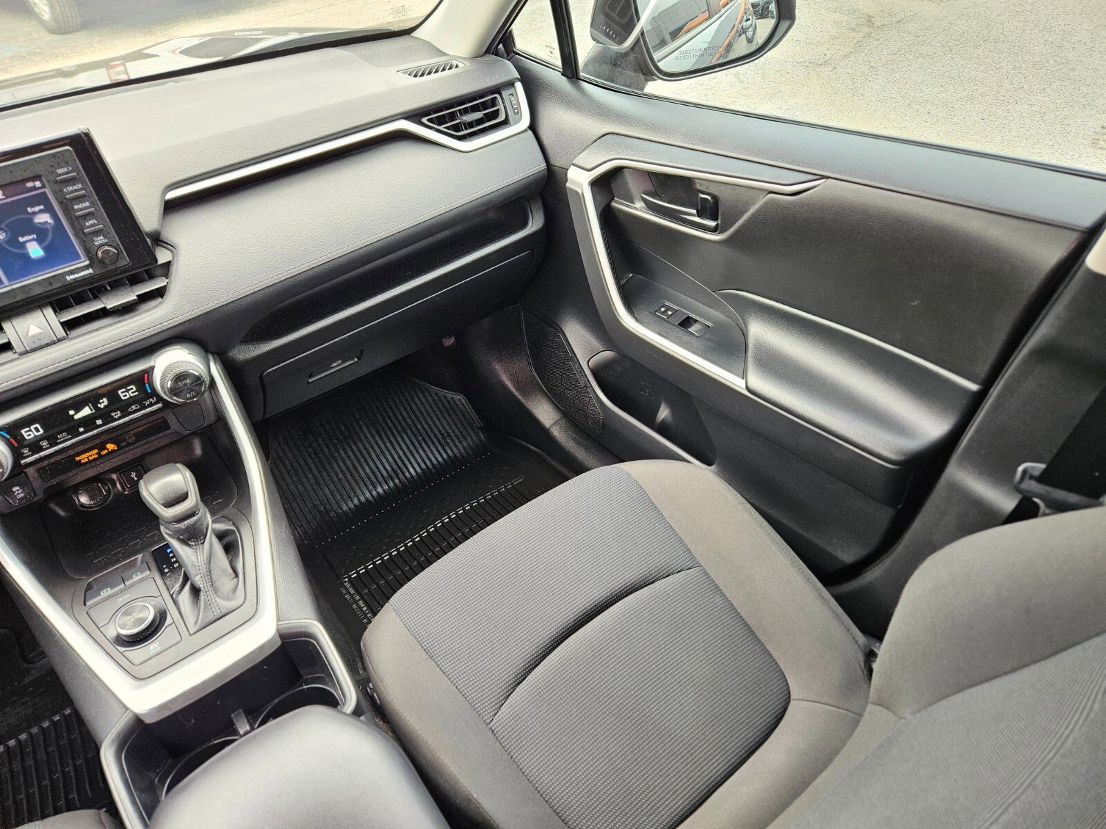 Used 2022 Toyota RAV4 LE image 16