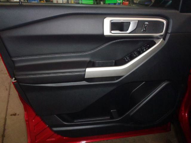 Certified 2022 Ford Explorer XLT w/ Equipment Group 202A image 10