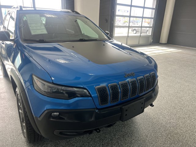 Used 2022 Jeep Cherokee Trailhawk w/ Comfort/Convenience Group AWD/4WD image 2