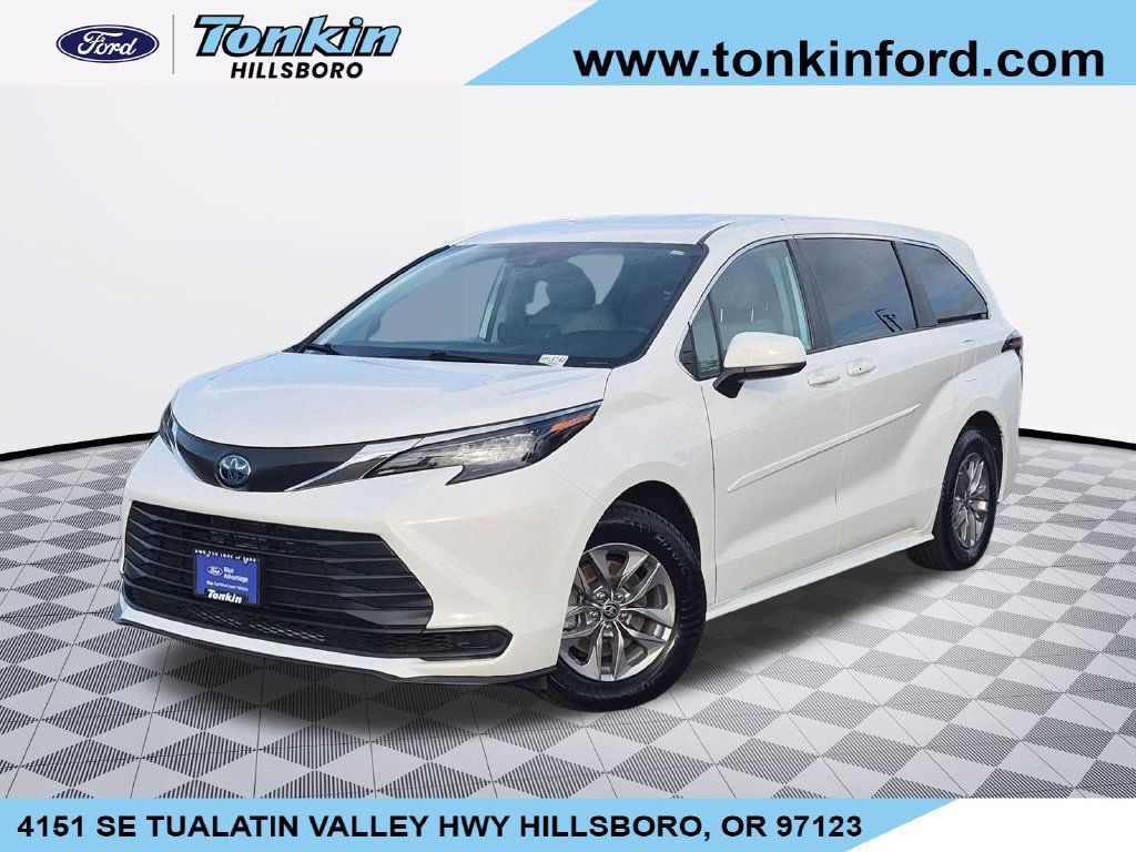 Used 2024 Toyota Sienna LE AWD/4WD image 1