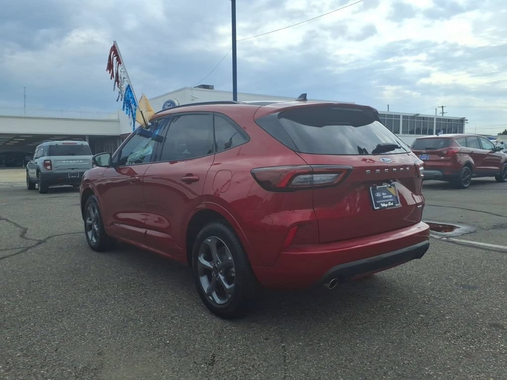 Certified 2024 Ford Escape ST-Line w/ Tech Pack #1 AWD/4WD image 9