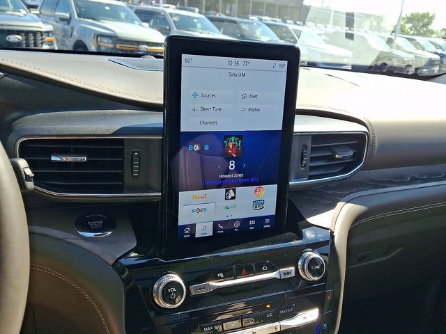 Certified 2023 Ford Explorer Platinum w/ Technology Package AWD/4WD image 17