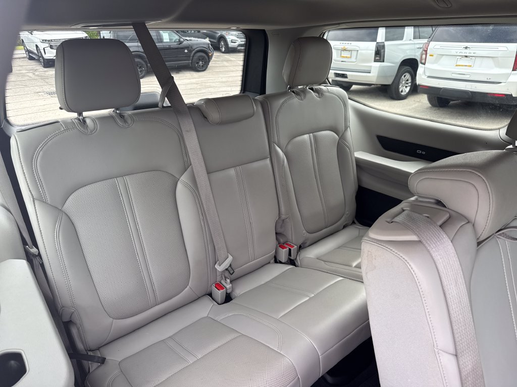 Used 2023 Jeep Wagoneer 2WD w/ Premium Group I image 28
