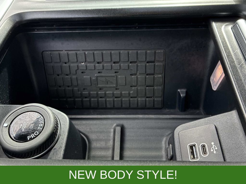 Certified 2025 Ford Expedition Active image 38