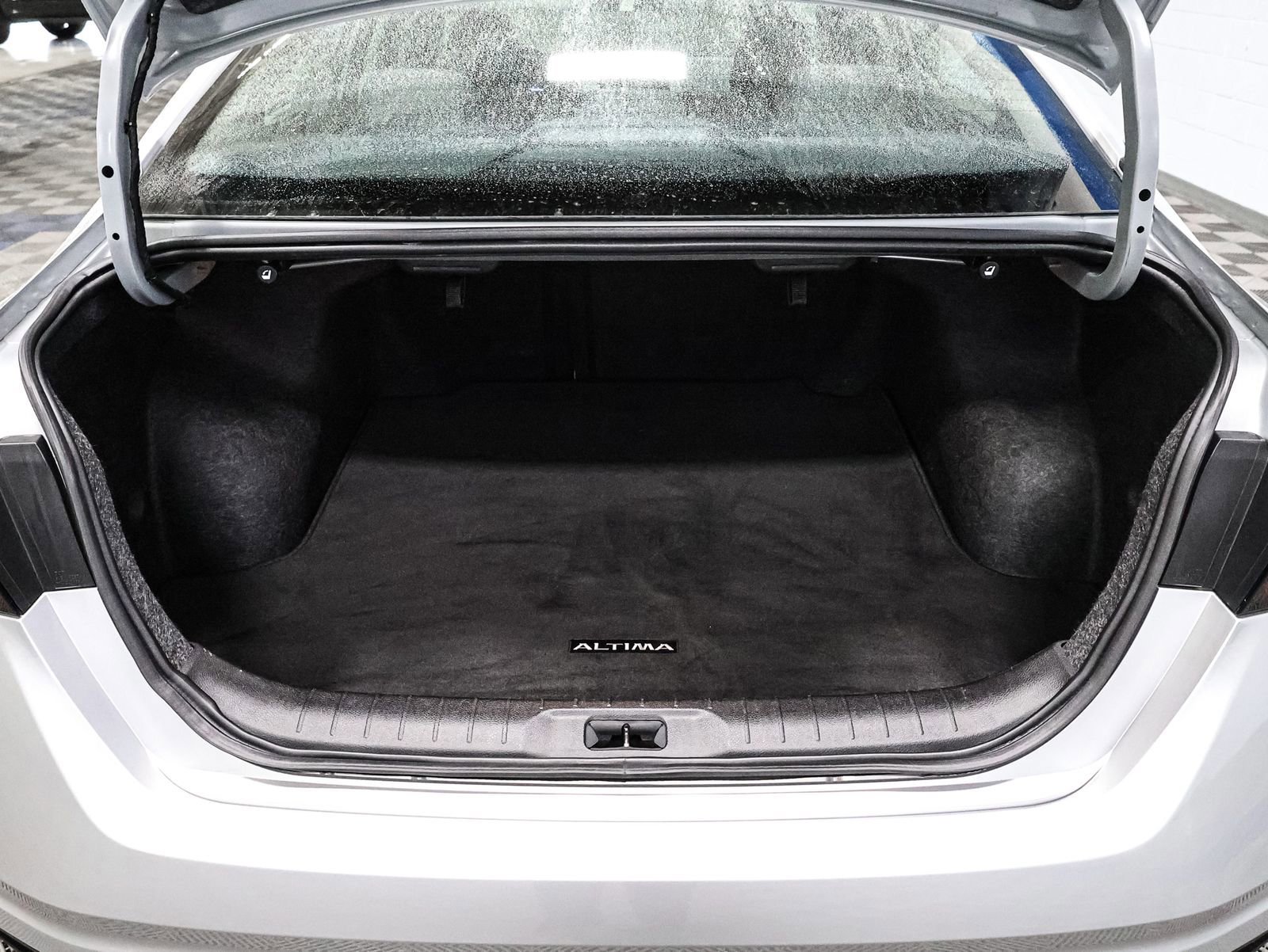 Used 2024 Nissan Altima 2.5 SV image 17