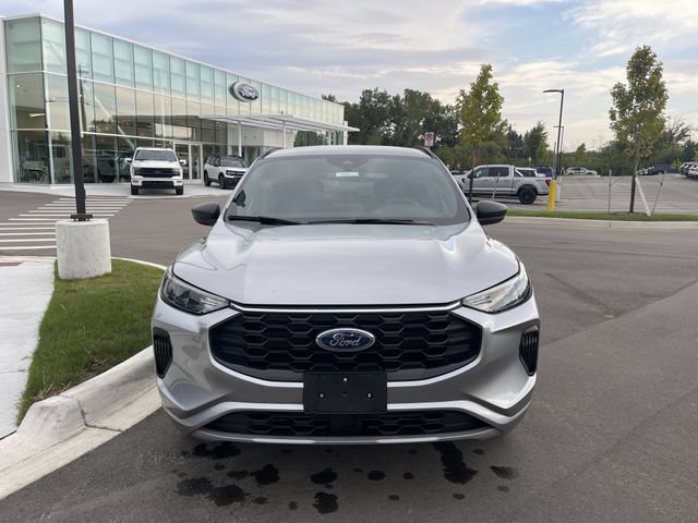 Certified 2024 Ford Escape ST-Line AWD/4WD image 8