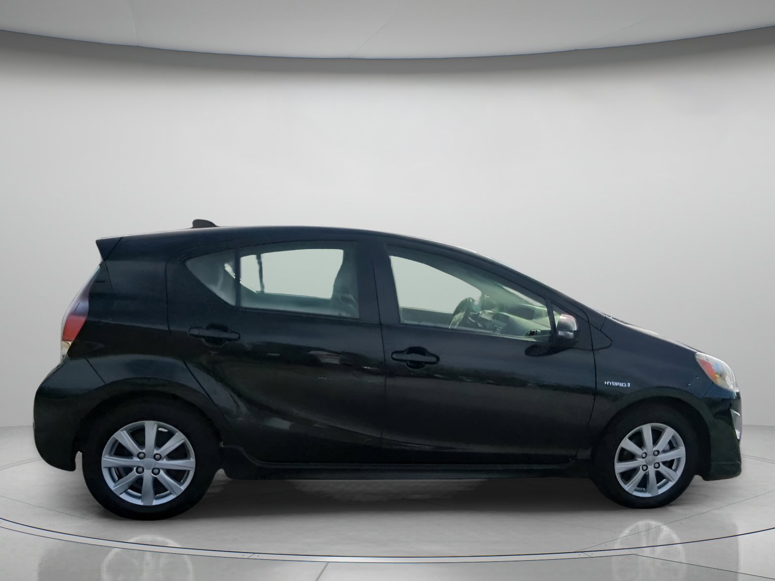 Used 2017 Toyota Prius C Two image 31