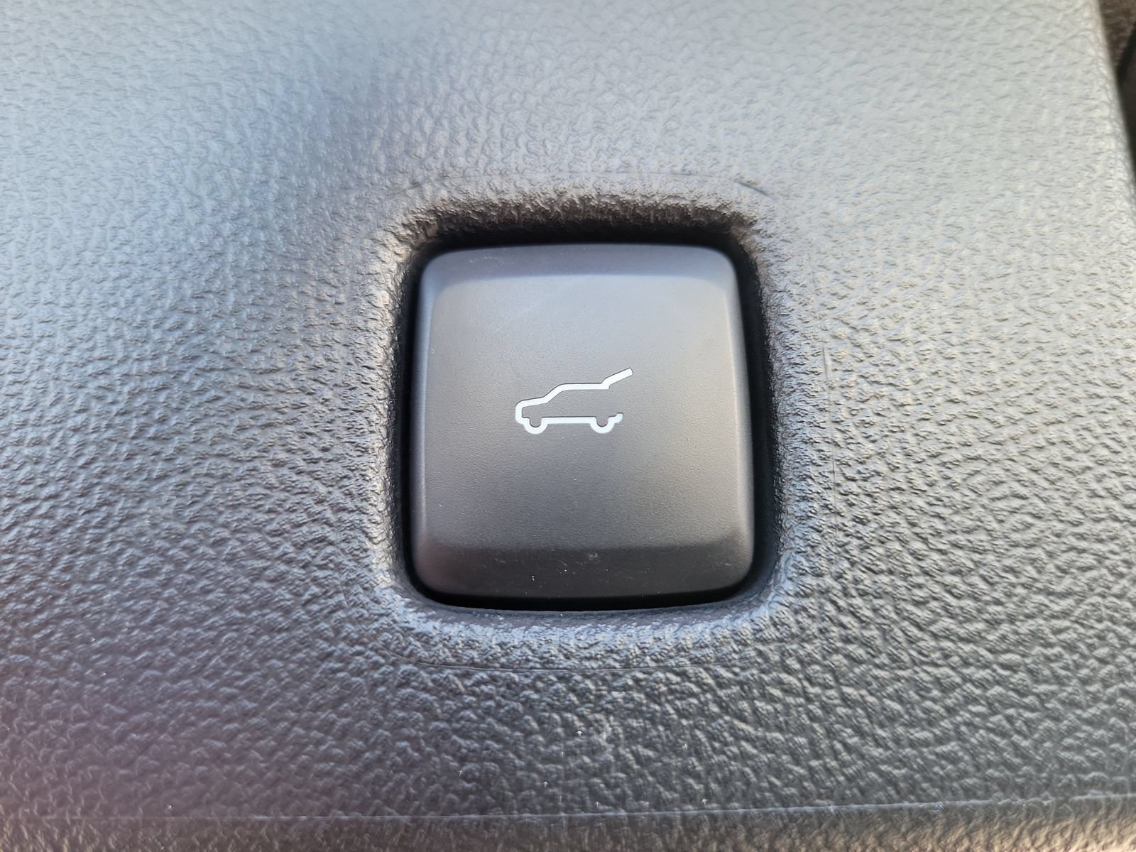 Certified 2022 Ford Escape SE w/ SE Sport Appearance Package FWD image 8