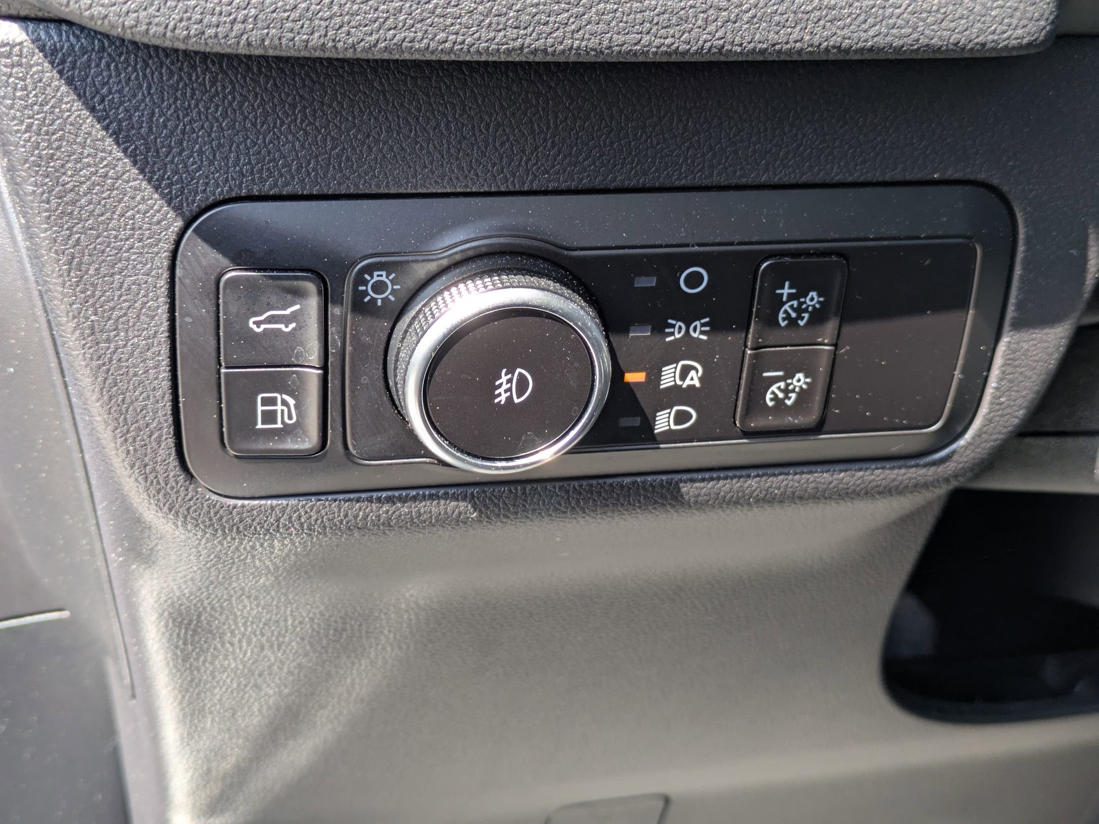 Certified 2025 Ford Escape SE w/ PHEV Premium Package image 16