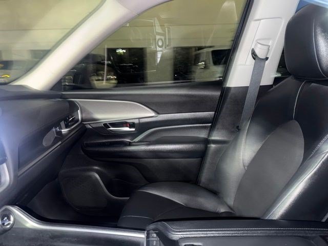 Used 2024 Toyota Grand Highlander AWD image 16