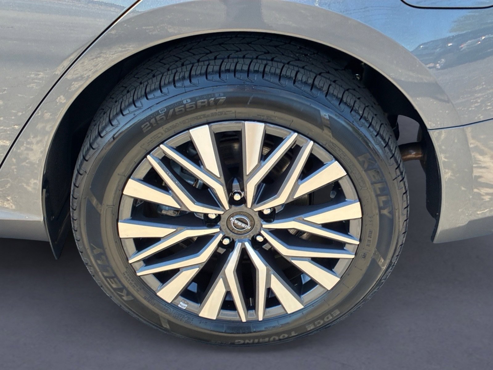 Used 2025 Nissan Altima 2.5 SV AWD/4WD image 9