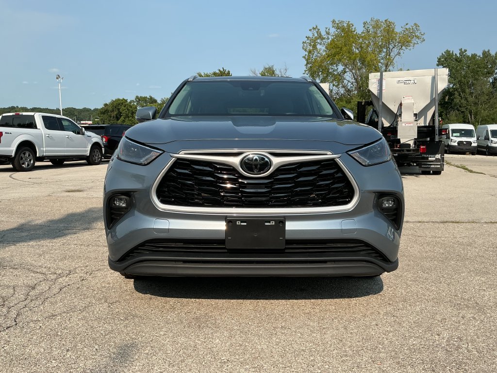 Used 2023 Toyota Highlander XLE FWD image 8