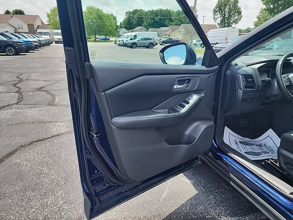 Used 2025 Nissan Rogue SV AWD/4WD image 24