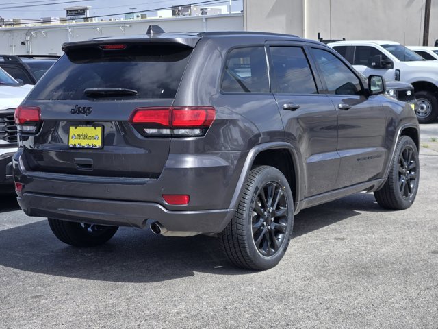 Used 2021 Jeep Grand Cherokee Laredo X image 3