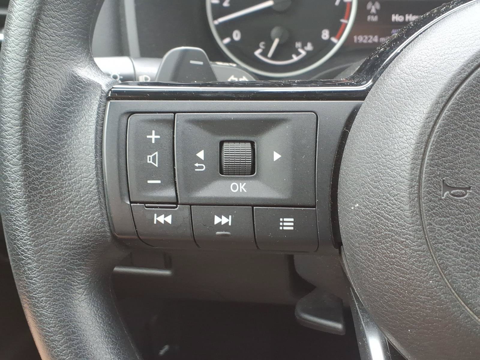 Used 2023 Nissan Rogue SV AWD/4WD image 16