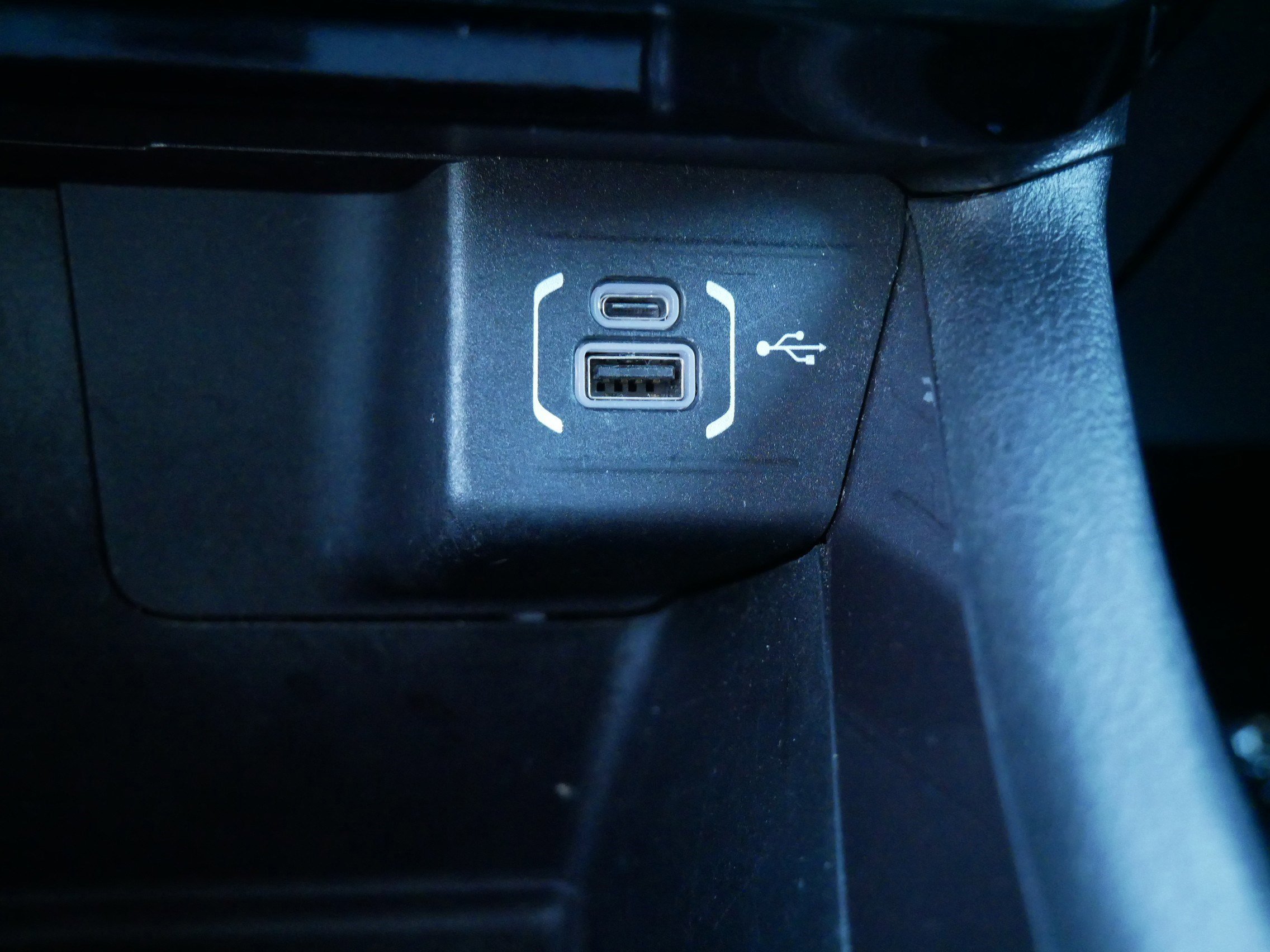 Used 2024 Jeep Compass Latitude image 32