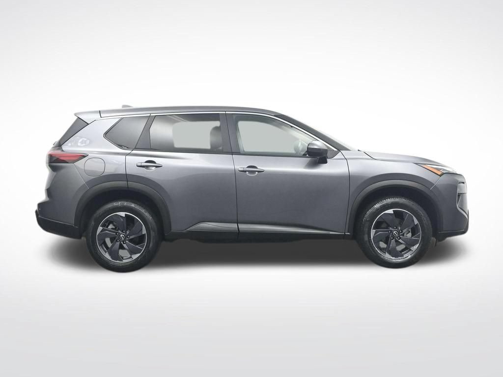 Used 2025 Nissan Rogue SV FWD image 4