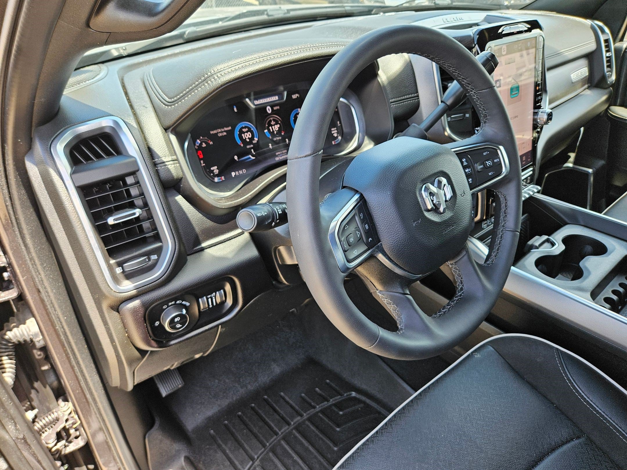 Used 2025 RAM 2500 Laramie AWD/4WD image 16