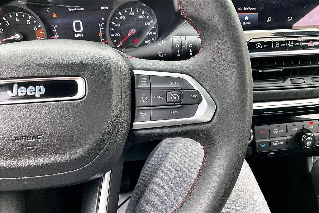 Used 2025 Jeep Compass Trailhawk AWD/4WD image 18