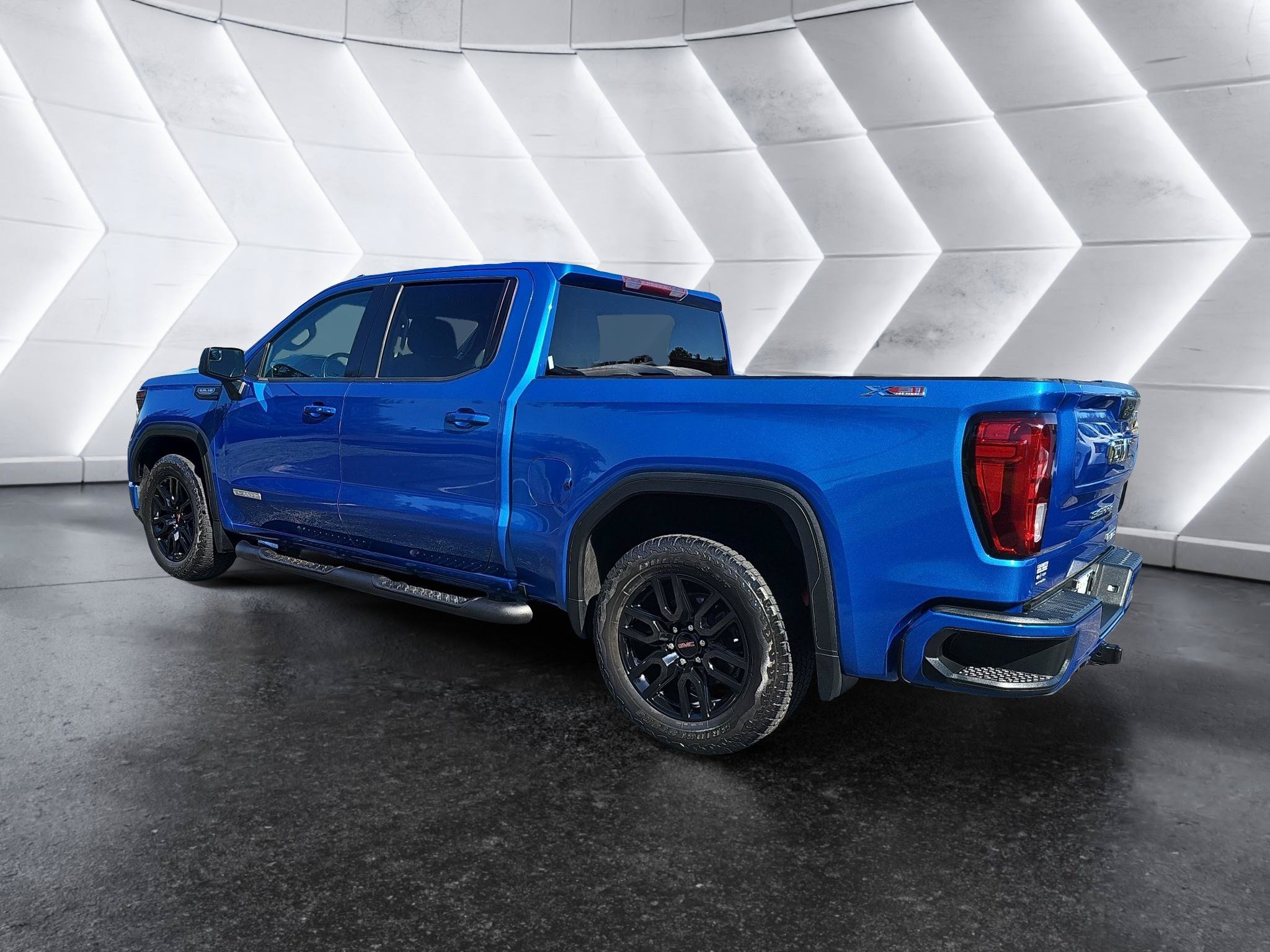 Used 2023 GMC Sierra 1500 Elevation w/ X31 Off-Road Package AWD/4WD image 5