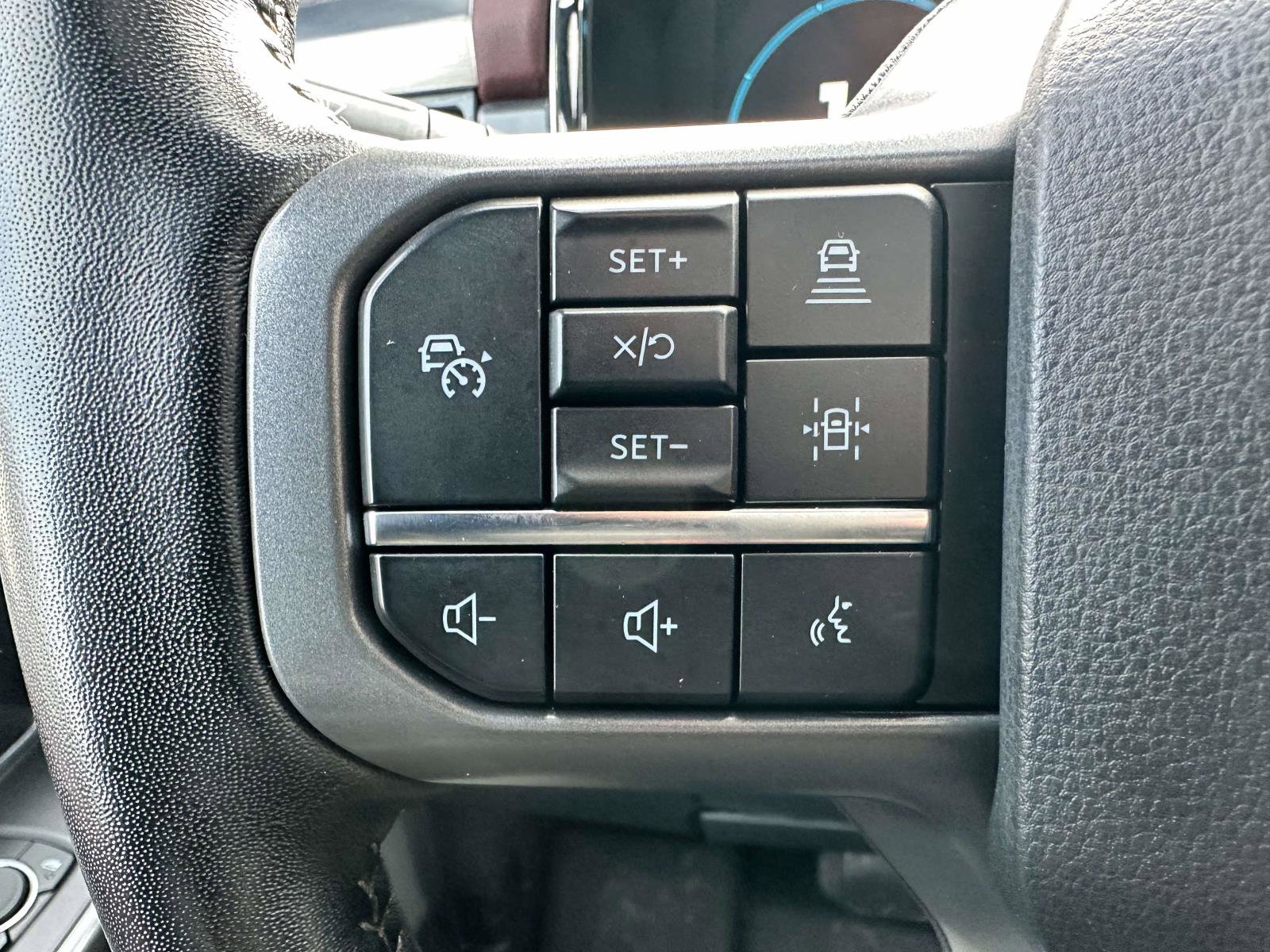 Certified 2022 Ford F150 Lariat w/ Equipment Group 502A High image 19