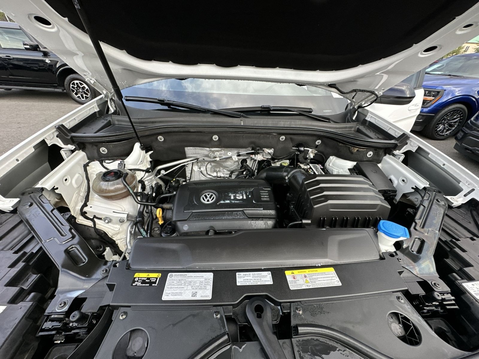 Used 2023 Volkswagen Atlas Cross Sport SEL R-Line AWD/4WD image 36