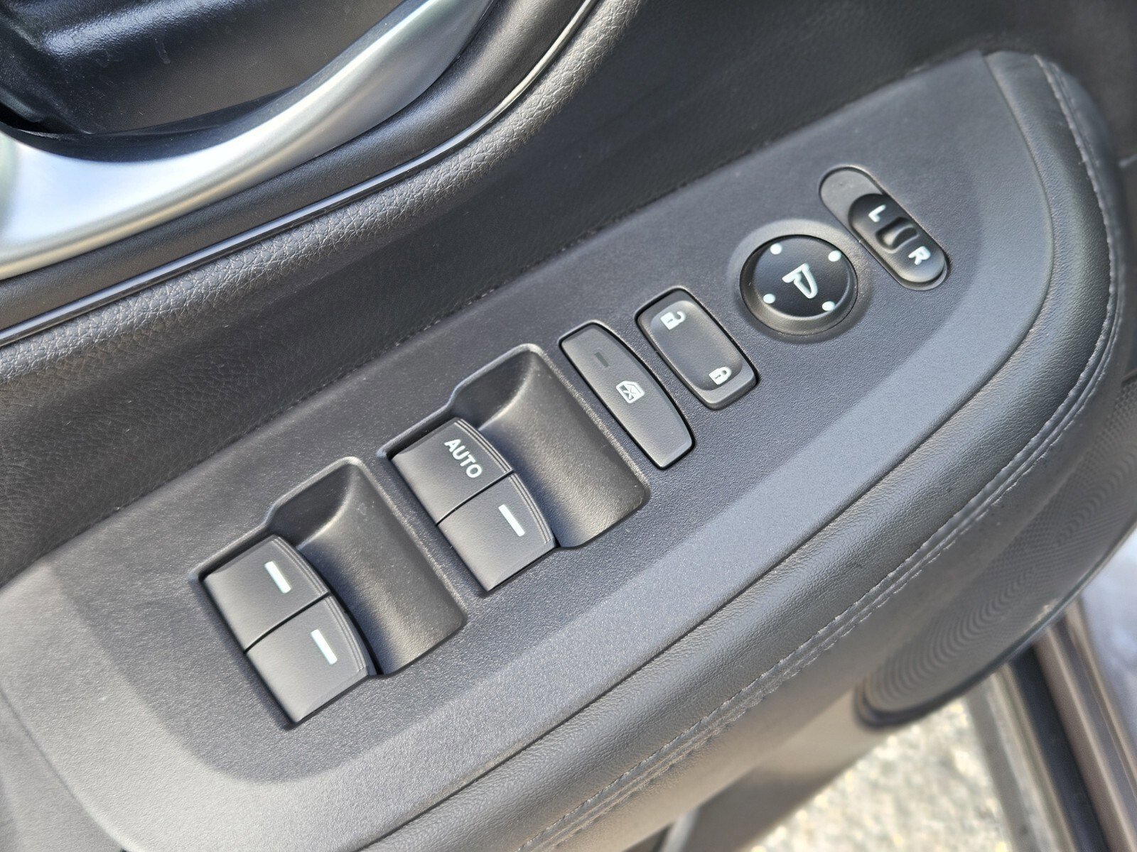 Used 2025 Honda HR-V LX image 18