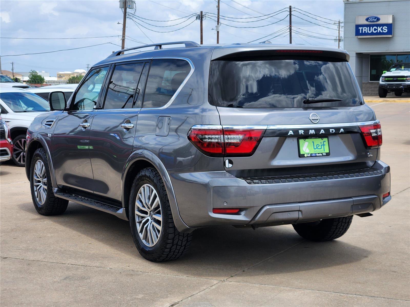 Used 2021 Nissan Armada SL w/ Captain's Chairs Package RWD image 5