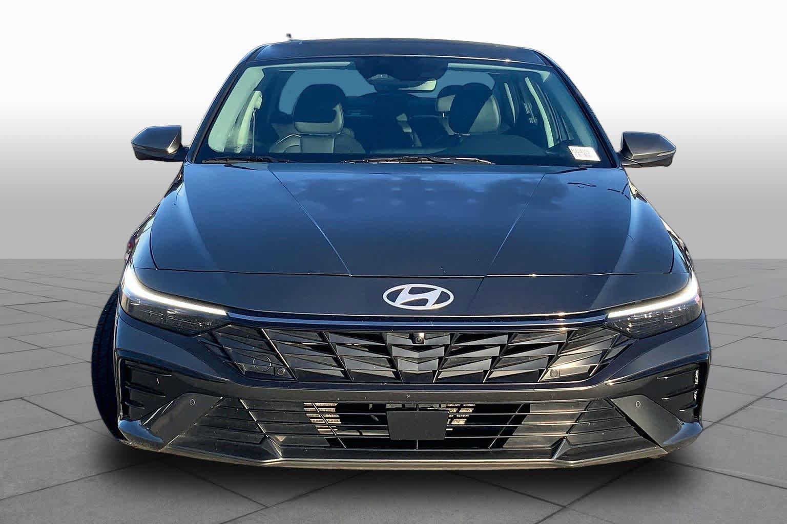 Used 2024 Hyundai Elantra Limited FWD image 4