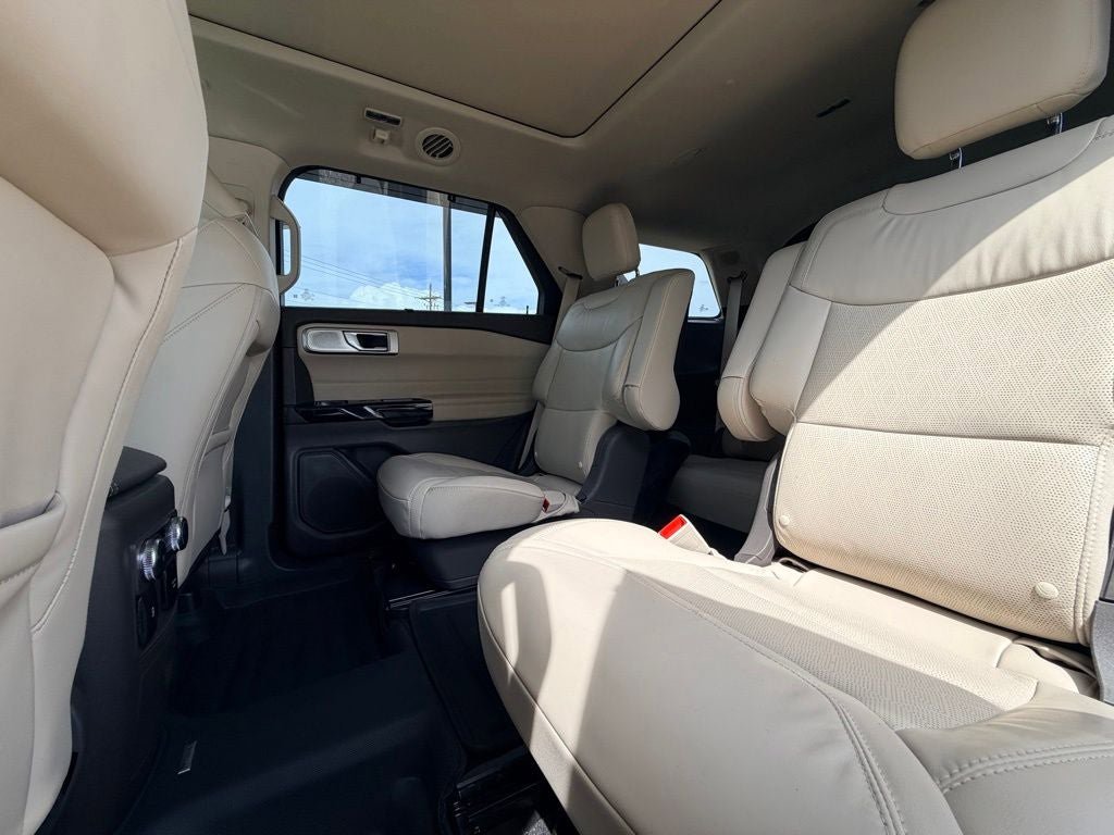Certified 2022 Ford Explorer Platinum w/ Technology Package AWD/4WD image 19