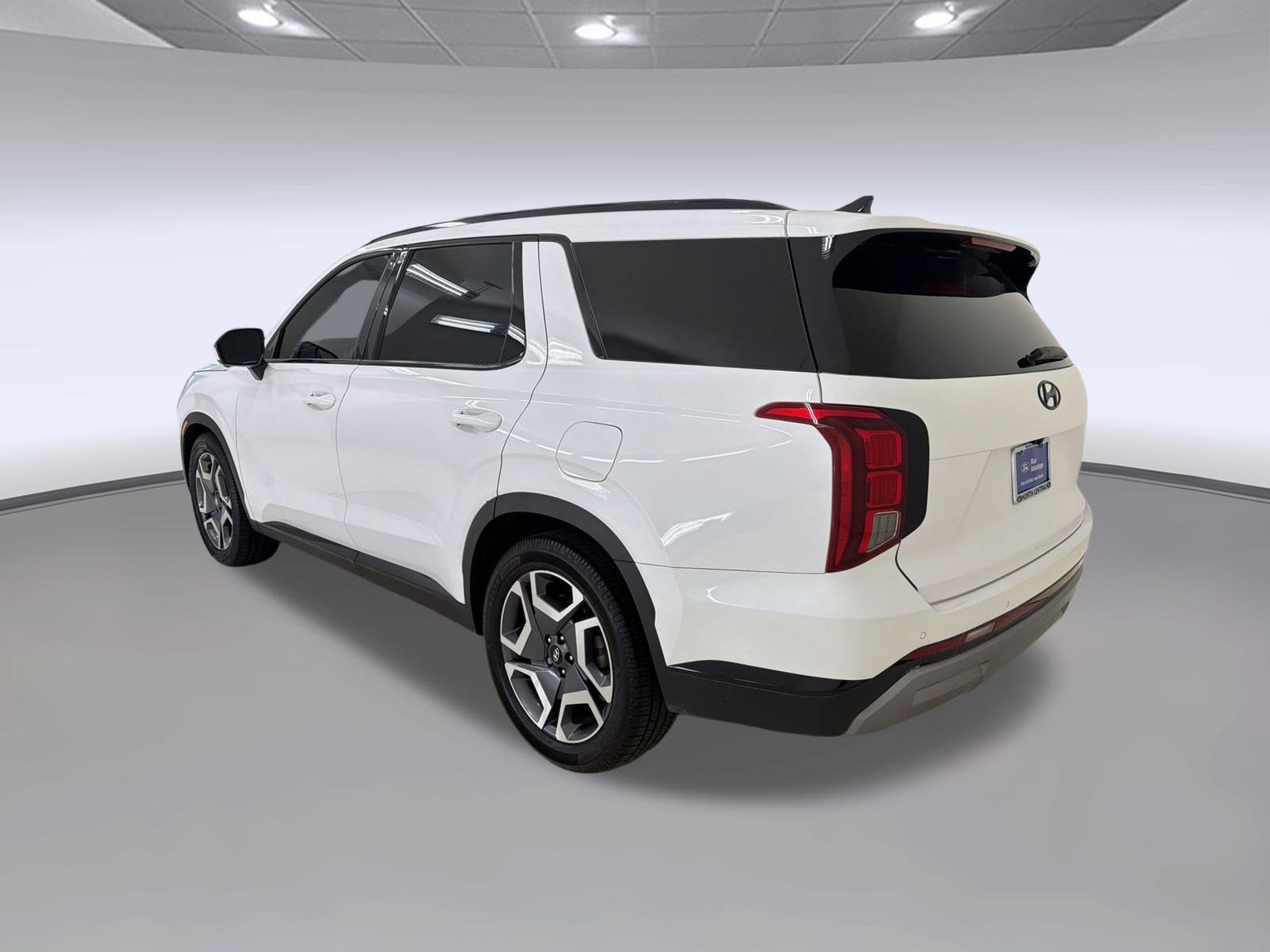 Used 2024 Hyundai Palisade Limited FWD image 3