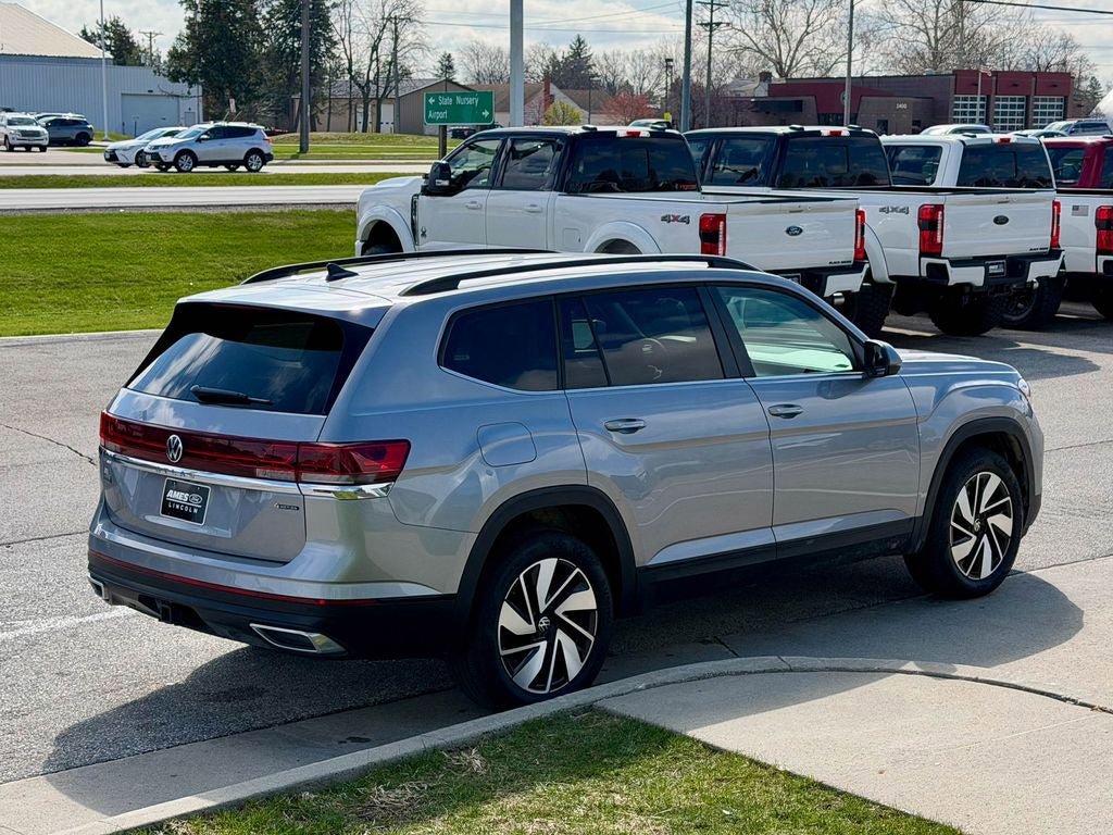 Used 2025 Volkswagen Atlas SE AWD/4WD image 3