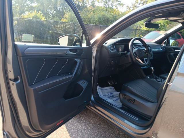 Used 2022 Volkswagen Tiguan SE R-Line AWD/4WD image 18