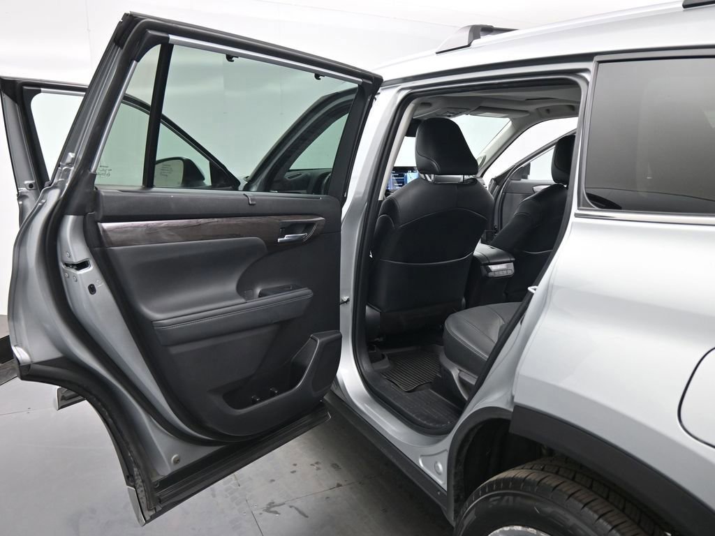 Used 2022 Toyota Highlander Limited image 44