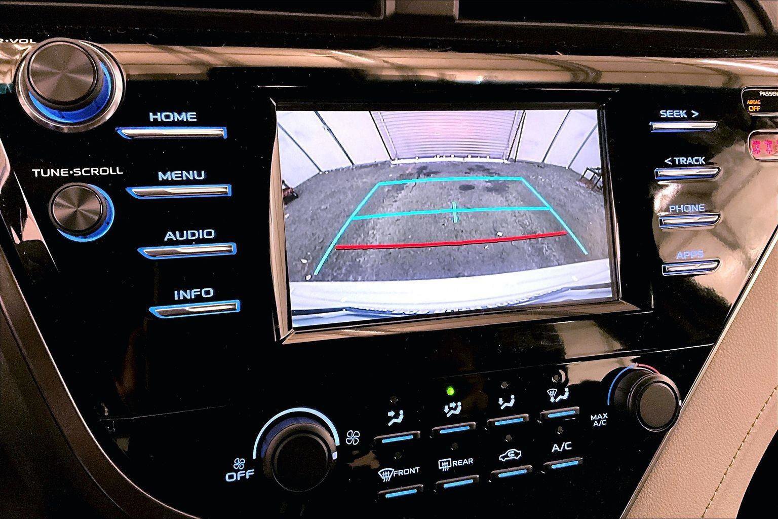 Used 2018 Toyota Camry LE image 20