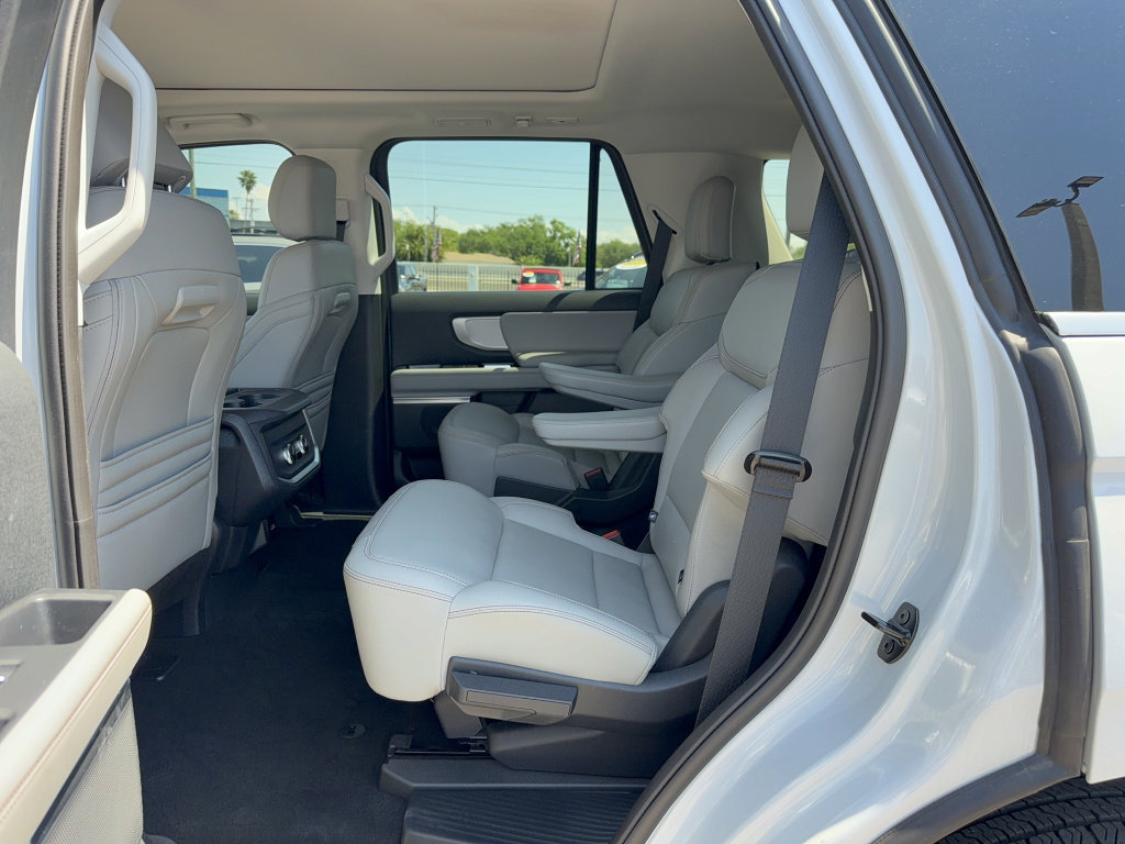 Certified 2025 Ford Expedition Active image 16