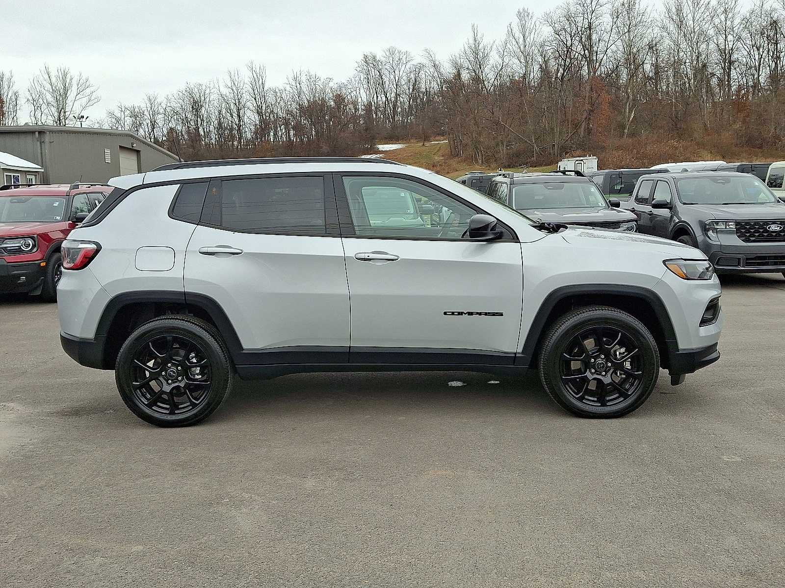 Used 2025 Jeep Compass Latitude w/ Altitude Special Edition image 12
