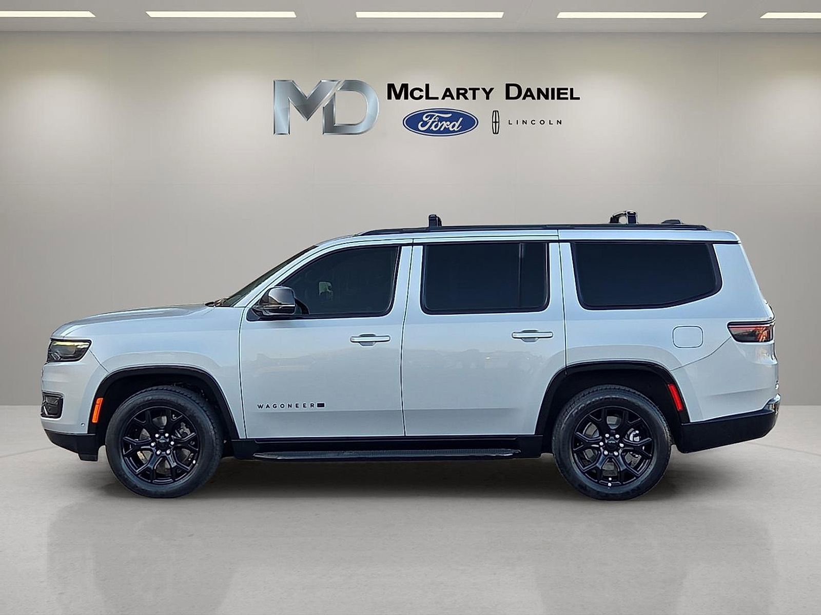 Used 2024 Jeep Wagoneer Series II AWD/4WD image 3
